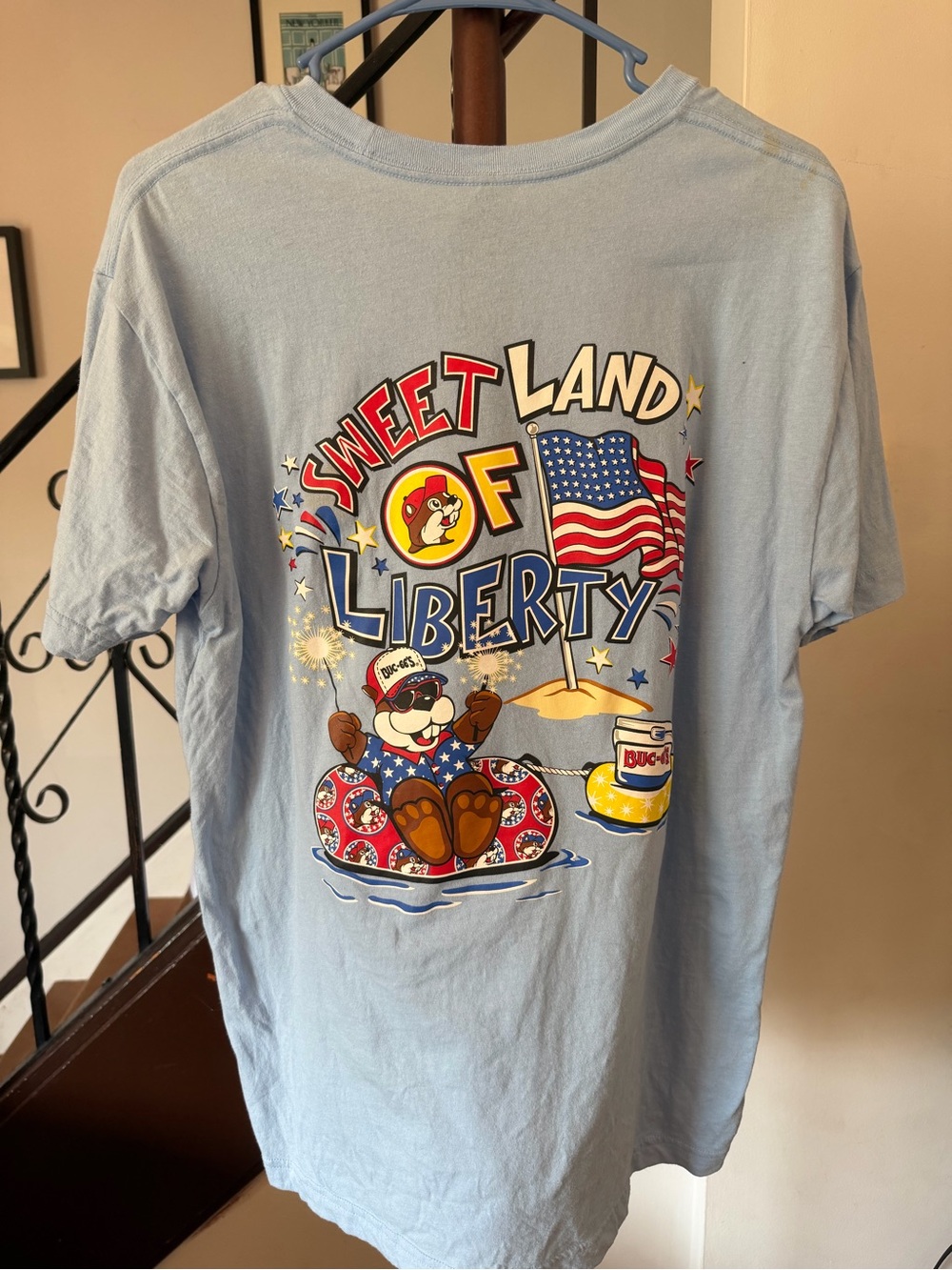 Buc-ee’s Patriotic Shirt - Picture 4 of 5